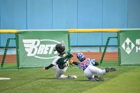 博主：河南队今天下午飞往上海，随后将与海港热身